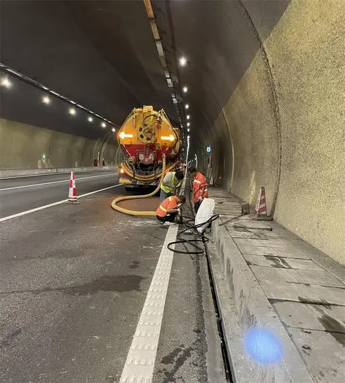 平顺隧道排水渠清淤